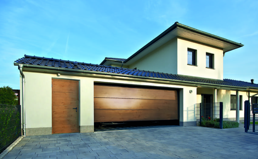 winchester-oak-ectional-garage door