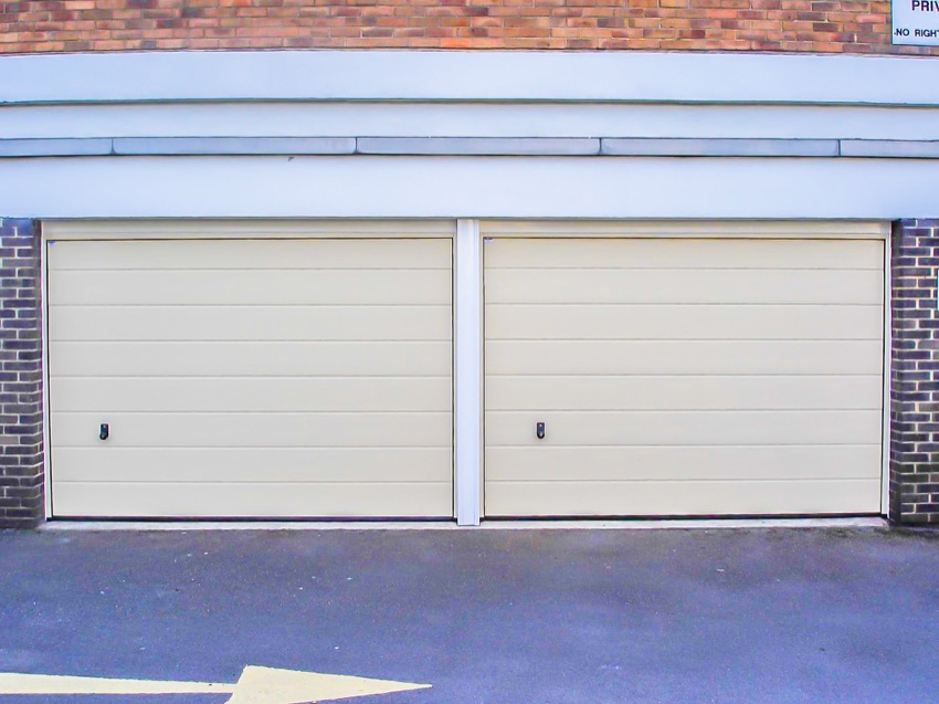 Double overhead garage door